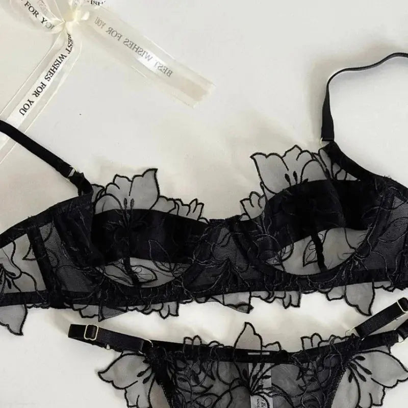 Conjunto de sujetador de encaje triangular de copa fina Sexy de estilo francés, ropa interior bordada roja, ropa cómoda para el hogar sin cable para mujer - SYN PERU