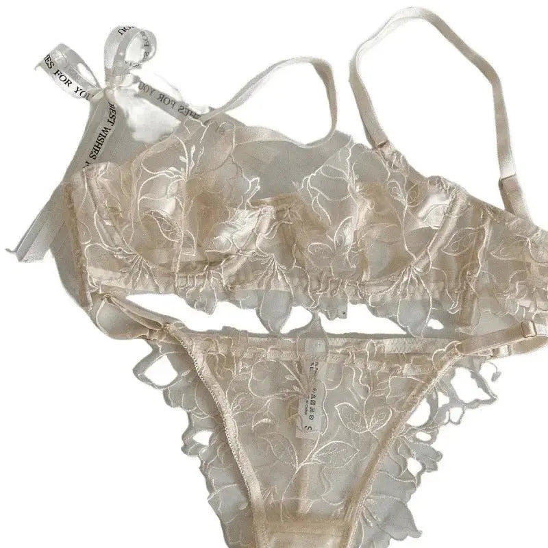 Conjunto de sujetador de encaje triangular de copa fina Sexy de estilo francés, ropa interior bordada roja, ropa cómoda para el hogar sin cable para mujer - SYN PERU