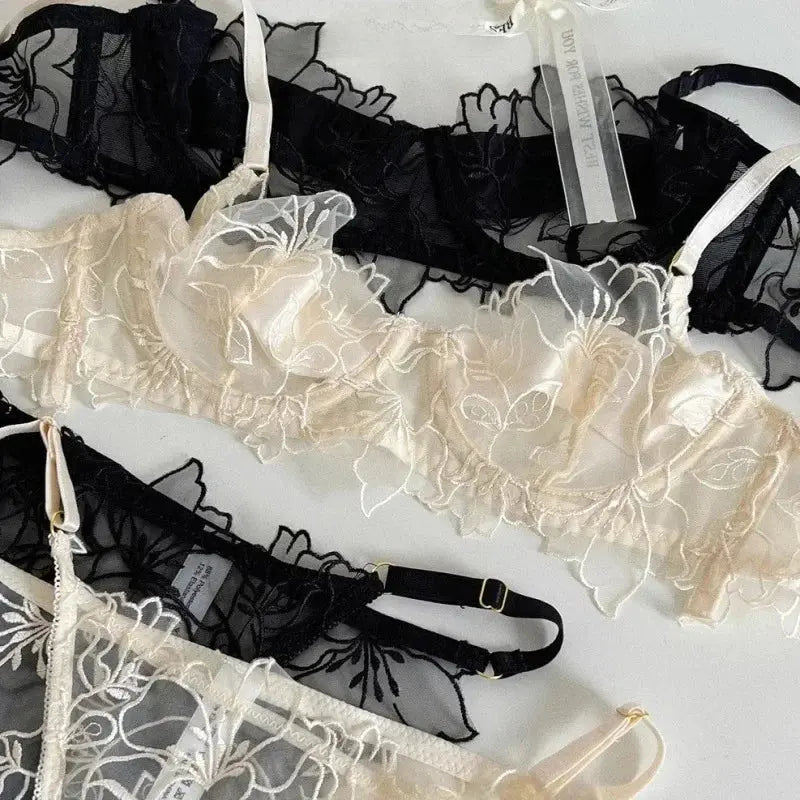 Conjunto de sujetador de encaje triangular de copa fina Sexy de estilo francés, ropa interior bordada roja, ropa cómoda para el hogar sin cable para mujer - SYN PERU