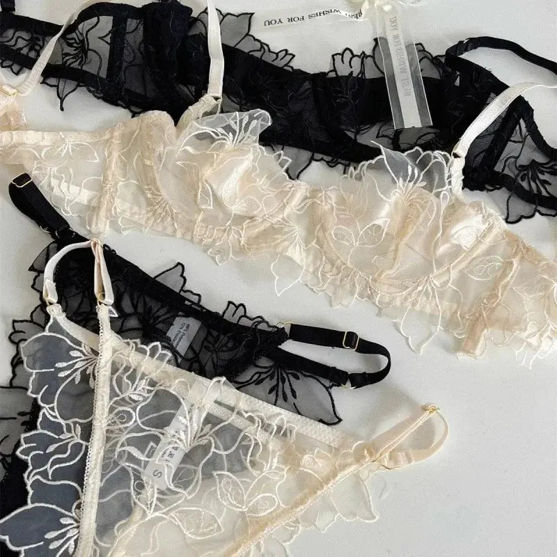 Conjunto de sujetador de encaje triangular de copa fina Sexy de estilo francés, ropa interior bordada roja, ropa cómoda para el hogar sin cable para mujer - SYN PERU
