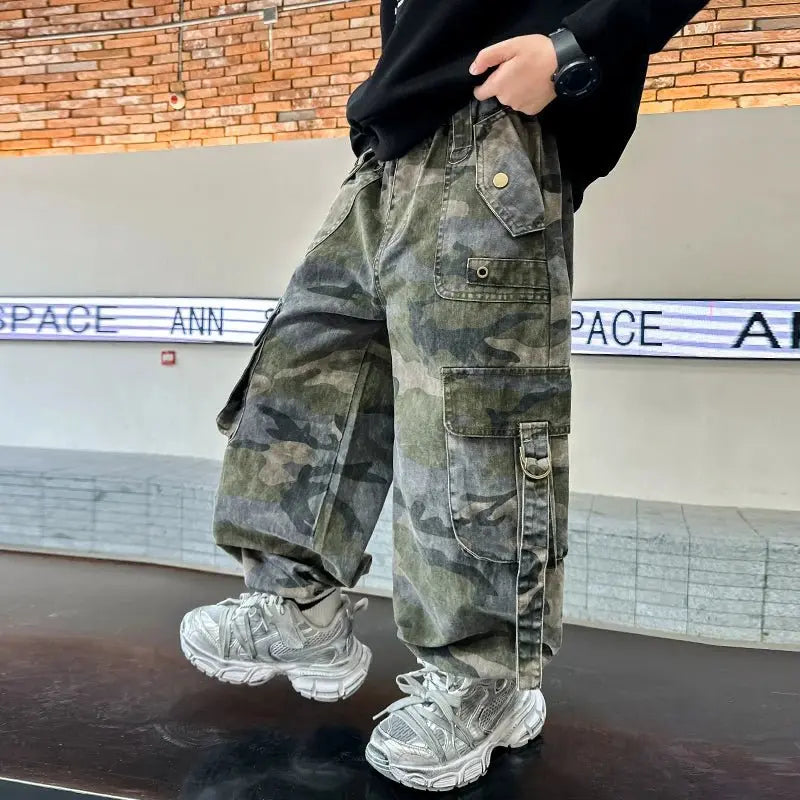 Nuevos pantalones Cargo de camuflaje con múltiples bolsillos y estilo de otoño para niños y adolescentes, pantalones holgados informales Harajuku Hip Hop y2k 5 - 14 T - SYN PERU