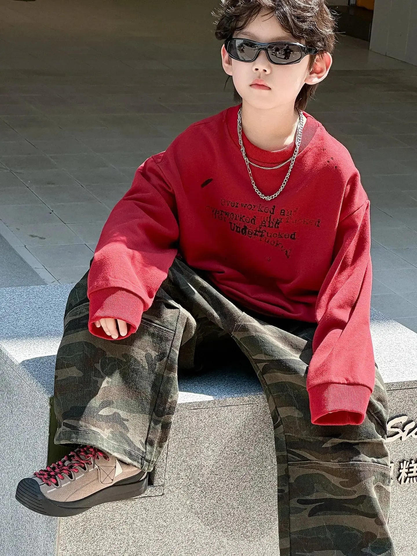 Otoño nuevos niños guapos pantalones casuales de pierna ancha 2025 ropa para niños niños moda todo fósforo pantalones Cargo de camuflaje - SYN PERU