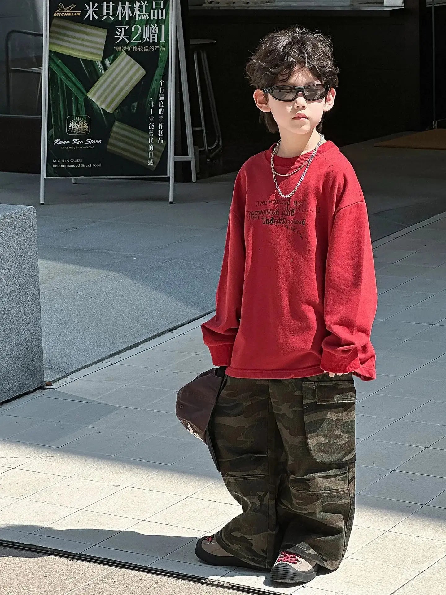 Otoño nuevos niños guapos pantalones casuales de pierna ancha 2025 ropa para niños niños moda todo fósforo pantalones Cargo de camuflaje - SYN PERU