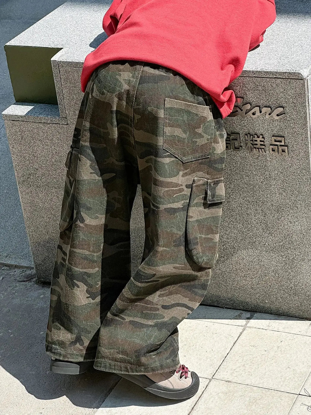Otoño nuevos niños guapos pantalones casuales de pierna ancha 2025 ropa para niños niños moda todo fósforo pantalones Cargo de camuflaje - SYN PERU
