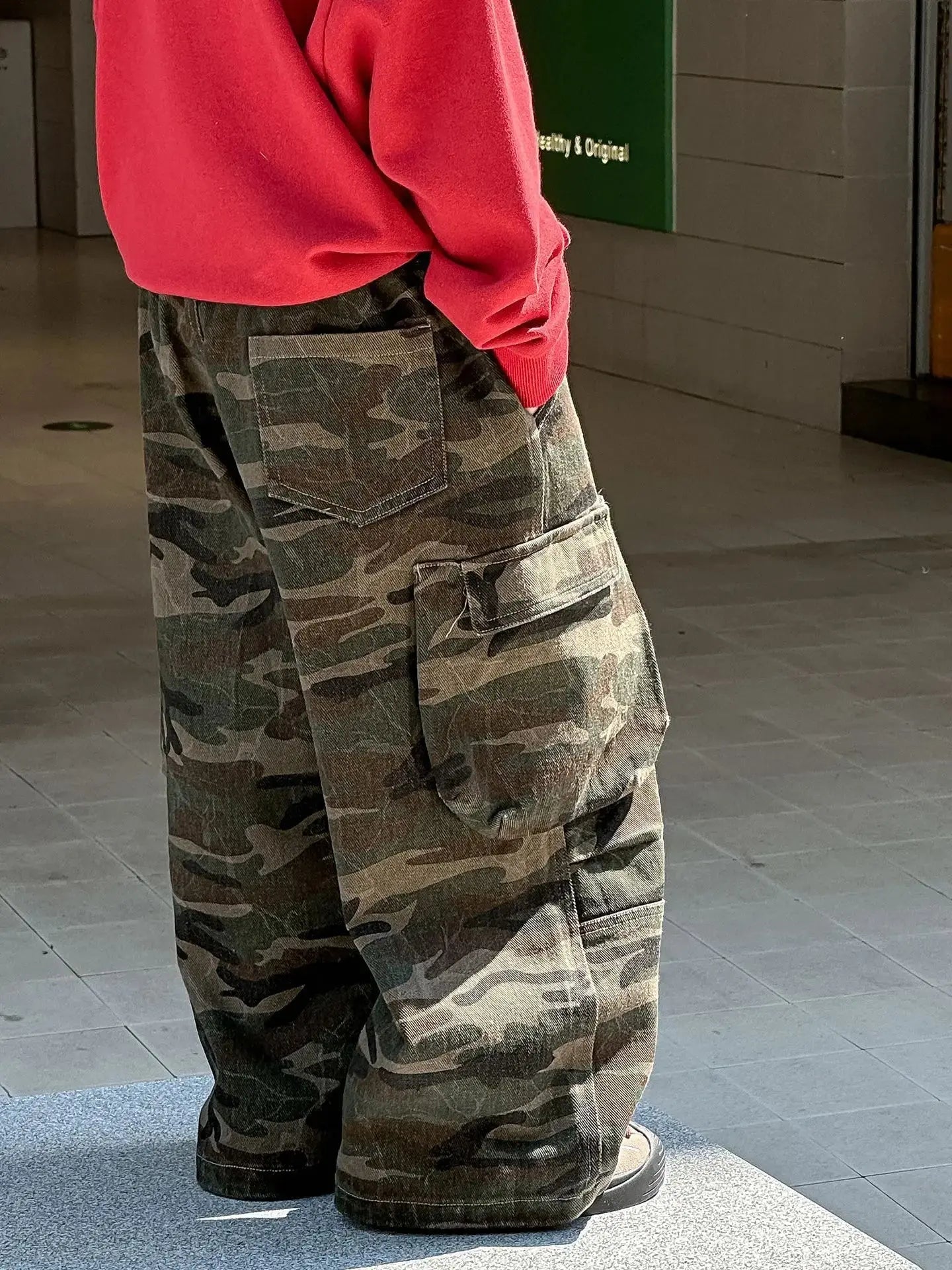 Otoño nuevos niños guapos pantalones casuales de pierna ancha 2025 ropa para niños niños moda todo fósforo pantalones Cargo de camuflaje - SYN PERU