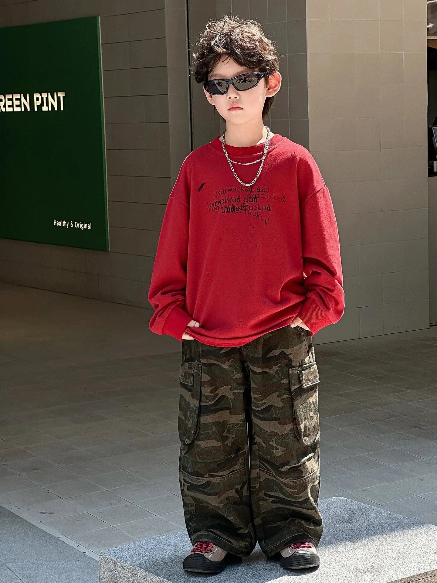 Otoño nuevos niños guapos pantalones casuales de pierna ancha 2025 ropa para niños niños moda todo fósforo pantalones Cargo de camuflaje - SYN PERU